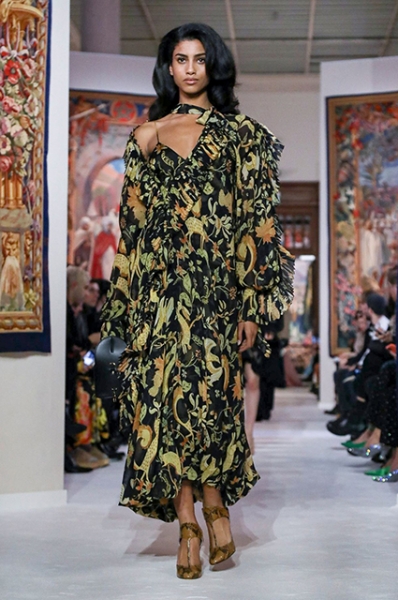 Неделя моды в Париже: Белла Хадид на показах Lanvin и Mugler