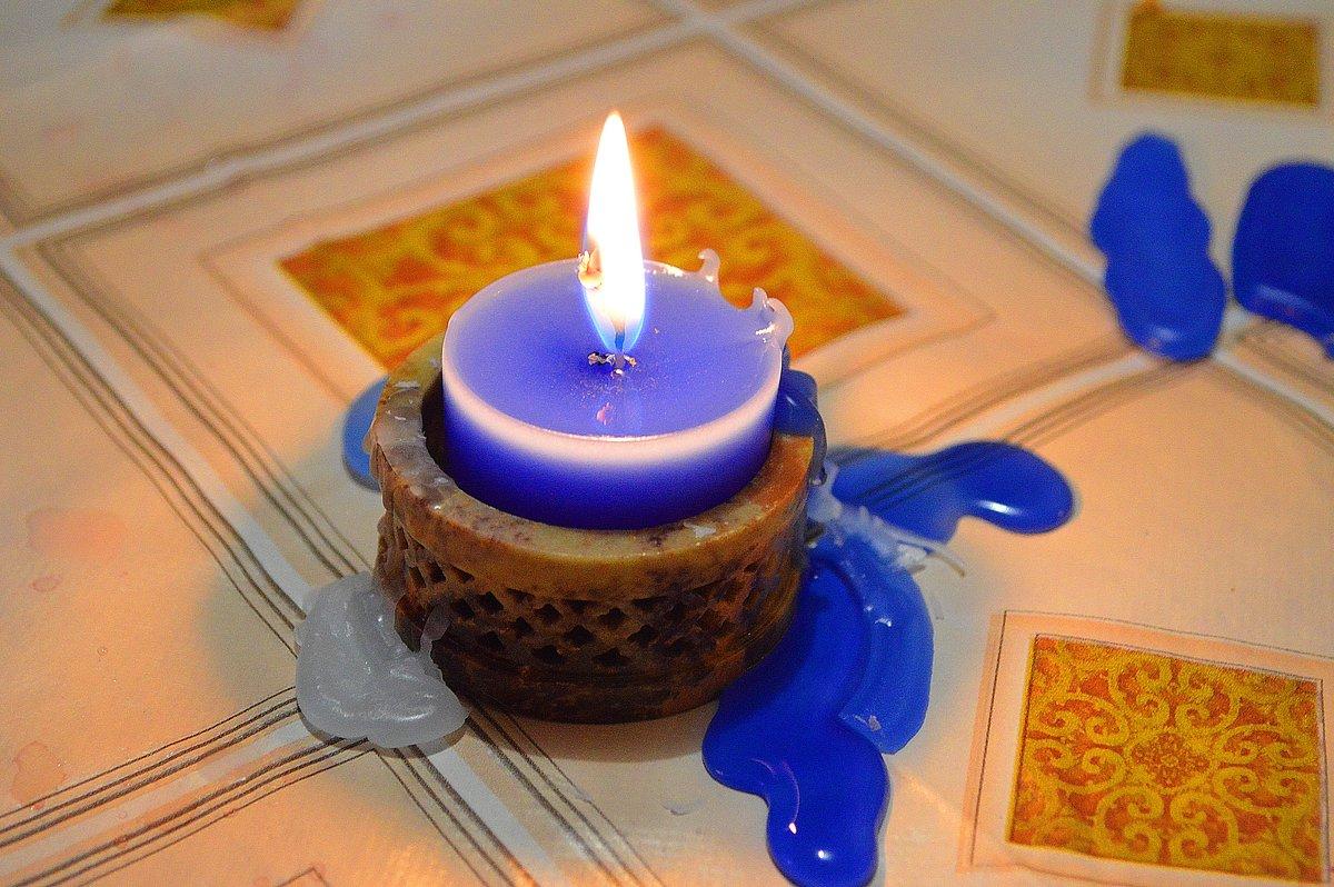 Магия свечей ритуалы. Магические свечи. Ритуальные свечи. Волшебная свеча. Ритуалы со свечами.
