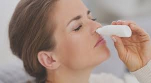 Как правильно закапать нос при простуде. Советы врача-аллерголога.